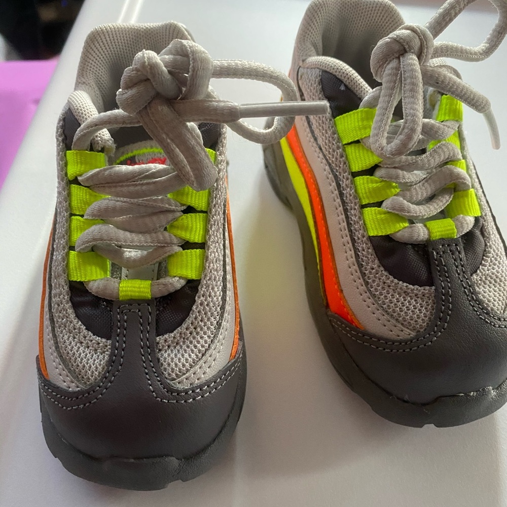 Nike - Picture 3 of 4